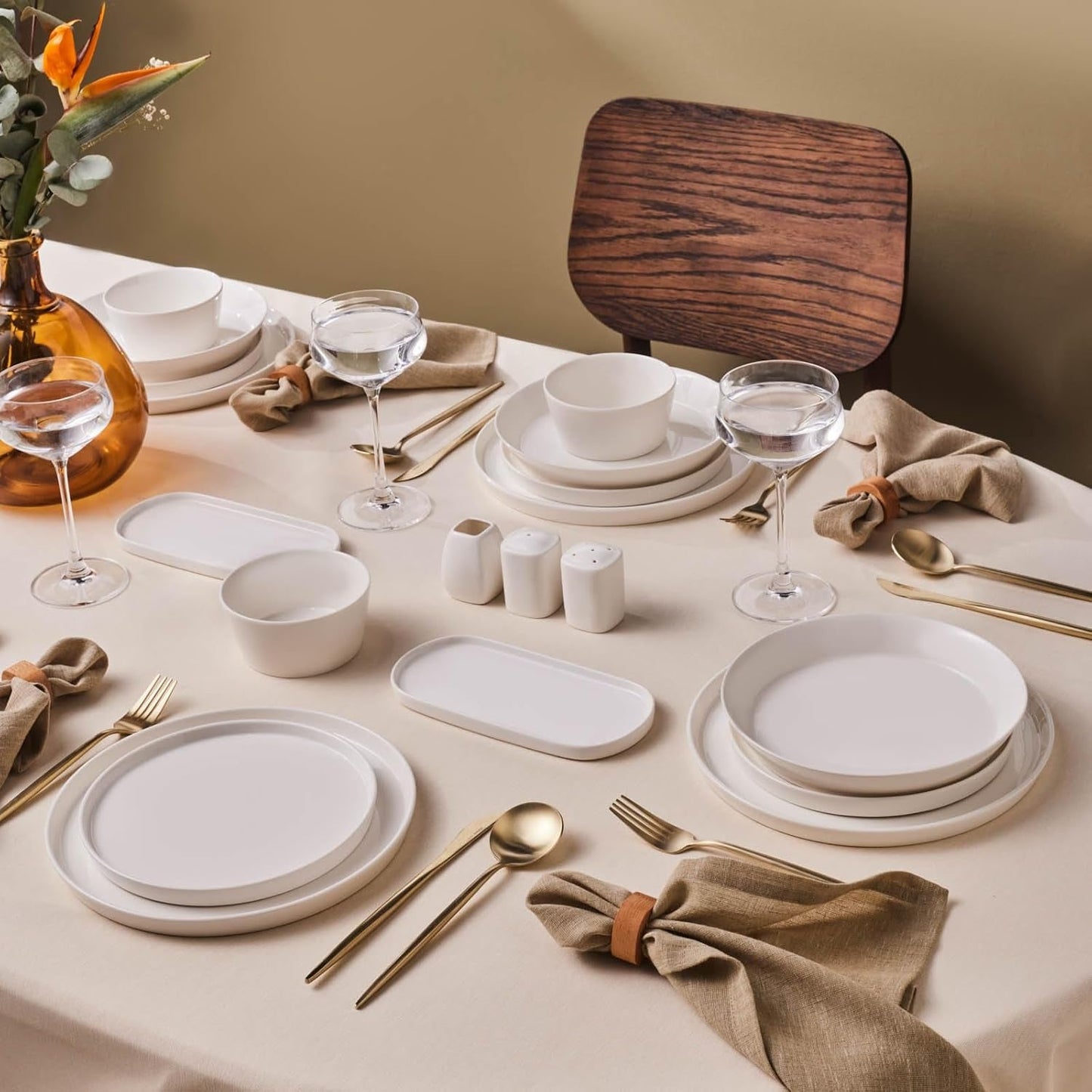 Zestaw obiadowy Karaca Stream Bone Bomo na 12 osób Elegancki zestaw talerzy kwadratowych Eleganckie zastawy stołowe z białej porcelany