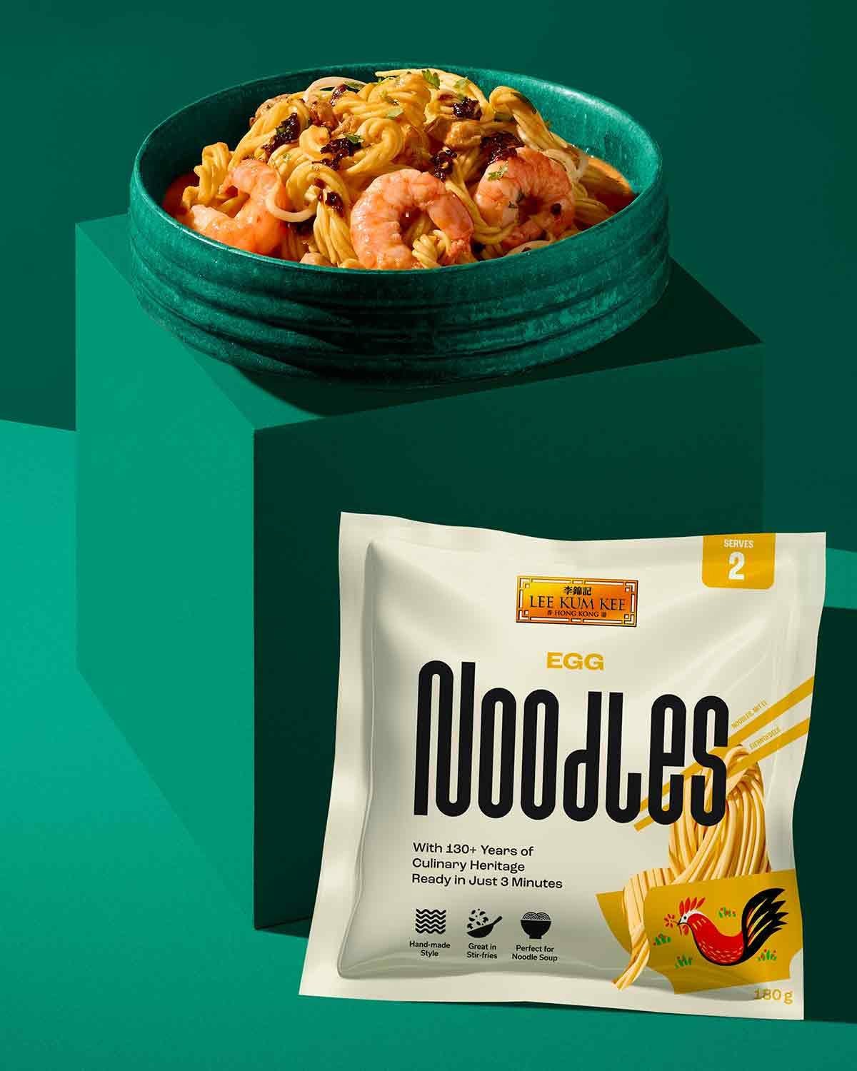 LEE KUM KEE Egg Noodles - Asian Egg Noodles, klasyka do dań z woka i zup, makaron półwytrawny, gotowy w 3 minuty, dwie porcje w opakowaniu, opakowanie zbiorcze 6 x 180g