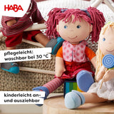 Lalka HABA Lily Lou - Lalka z miękkiej tkaniny od 18 miesięcy - 30 cm z ubrankami i włosami - Idealna towarzyszka zabaw dla małych dzieci - 1302842001
