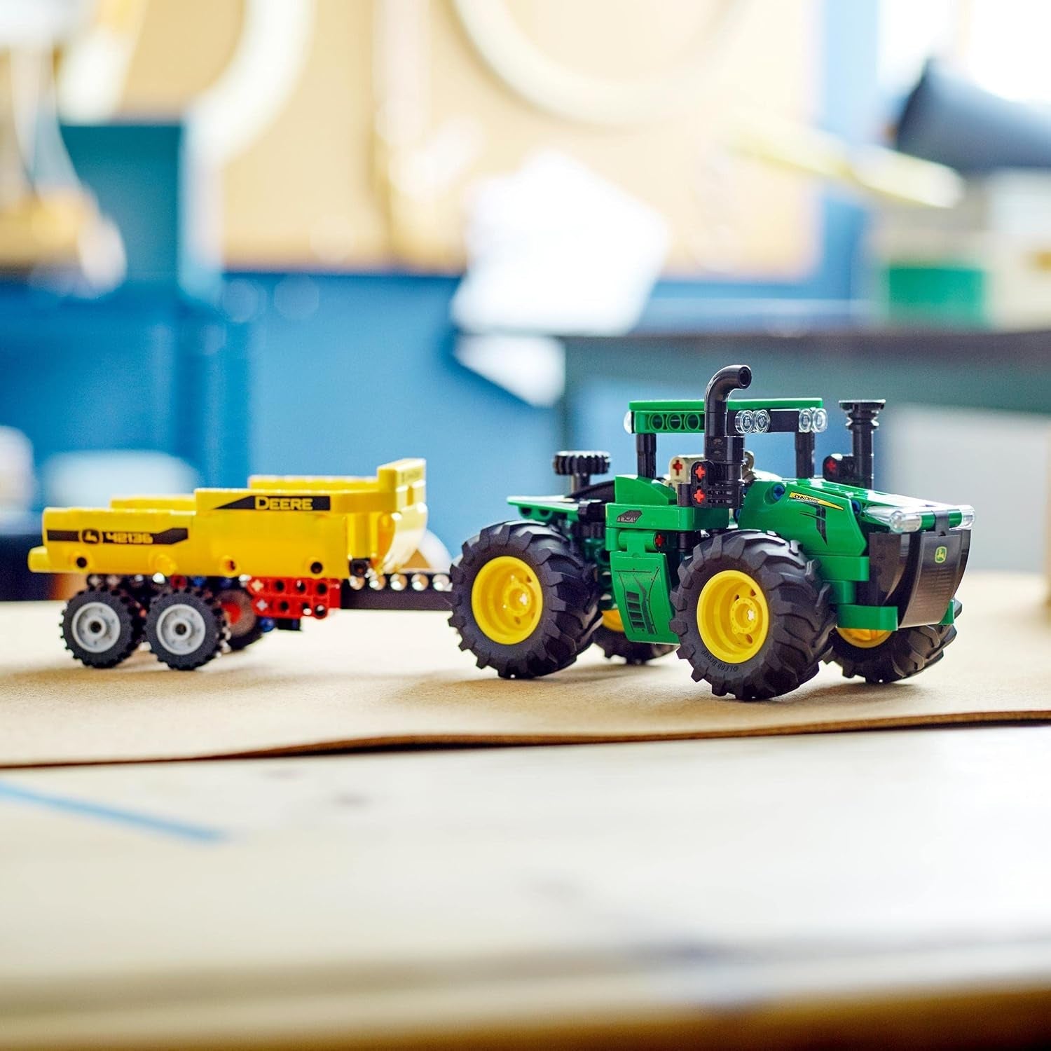 LEGO Technic Ciągnik 4WD John Deere 9620R z przyczepą wywrotki Klasyczna zabawka rolnicza dla dzieci dla chłopców i dziewcząt w wieku 8 lat Model kolekcjonerski 42136 Zestawy do budowania Besuche den LEGO-Store
