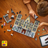 LEGO Harry Potter Malfoy Family Country Estate, fantastyczna zabawka do kolekcjonowania i eksponowania, prezent dla chłopców, dziewcząt i fanów świata czarodziejów, pomysł na prezent z 9 minifigurkami 76453 Zestawy do budowania Besuche den LEGO-Store