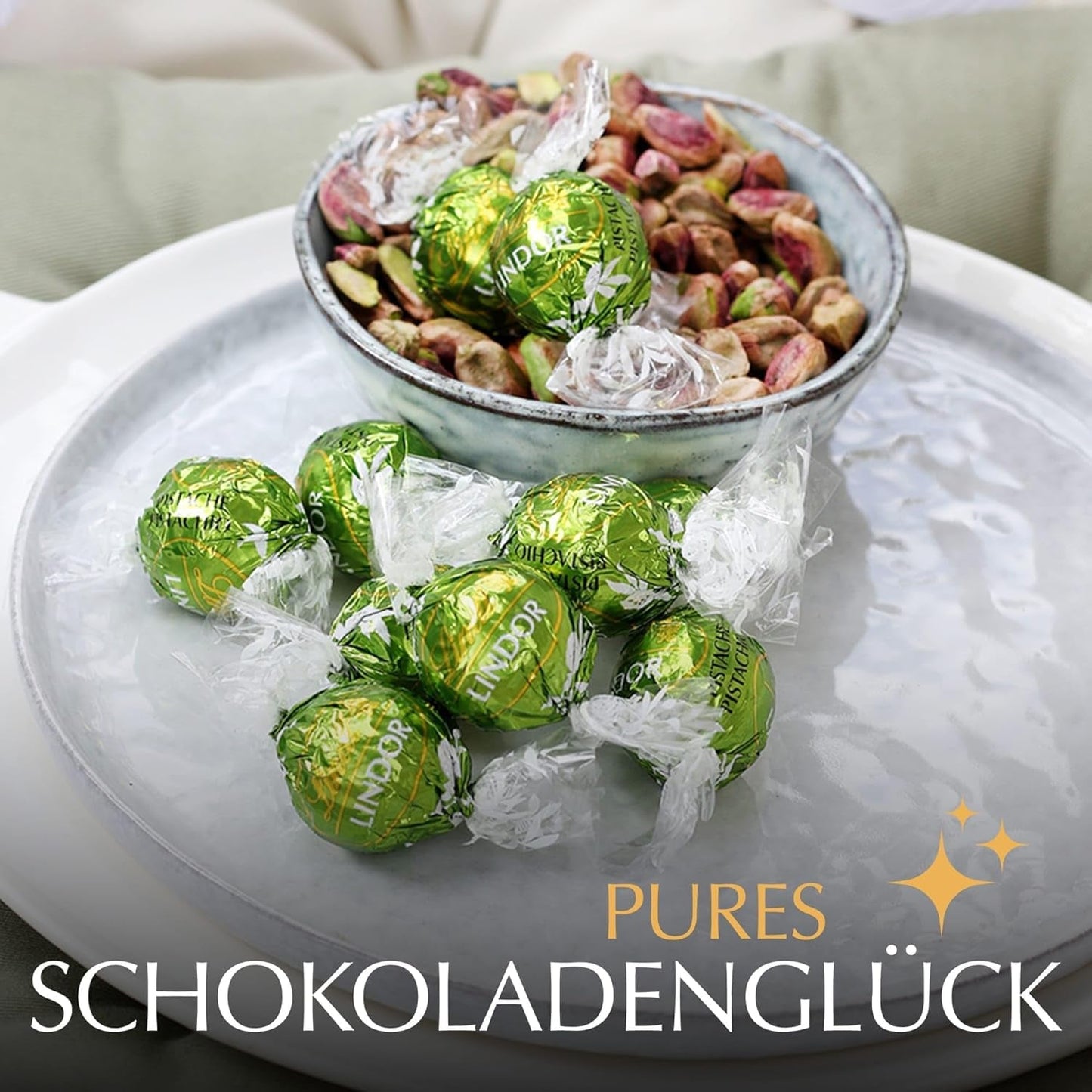 Lindt LINDOR Czekolada z pistacjami | 1 kg zamykana torebka | ok. 80 kulek z mlecznej czekolady z rozpływającym się w ustach kremem pistacjowym | Opakowanie zbiorcze, prezent pralinowy