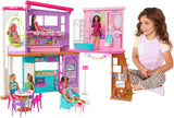 Domek wakacyjny Barbie (116 x 77,9 cm), 6-osobowy domek do zabawy, w pełni wyposażony w akcesoria, meble i windę, składany i do przechowywania, lalka, prezent dla dzieci w wieku 3 lat i starszych, HCD50