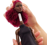 Kolekcjonerska lalka Barbie Basics Model 3 z czerwonymi lokami, czarna mini sukienka i buty, rozmiar uniwersalny, duży przegubowy korpus i wymienna główka, JBH75