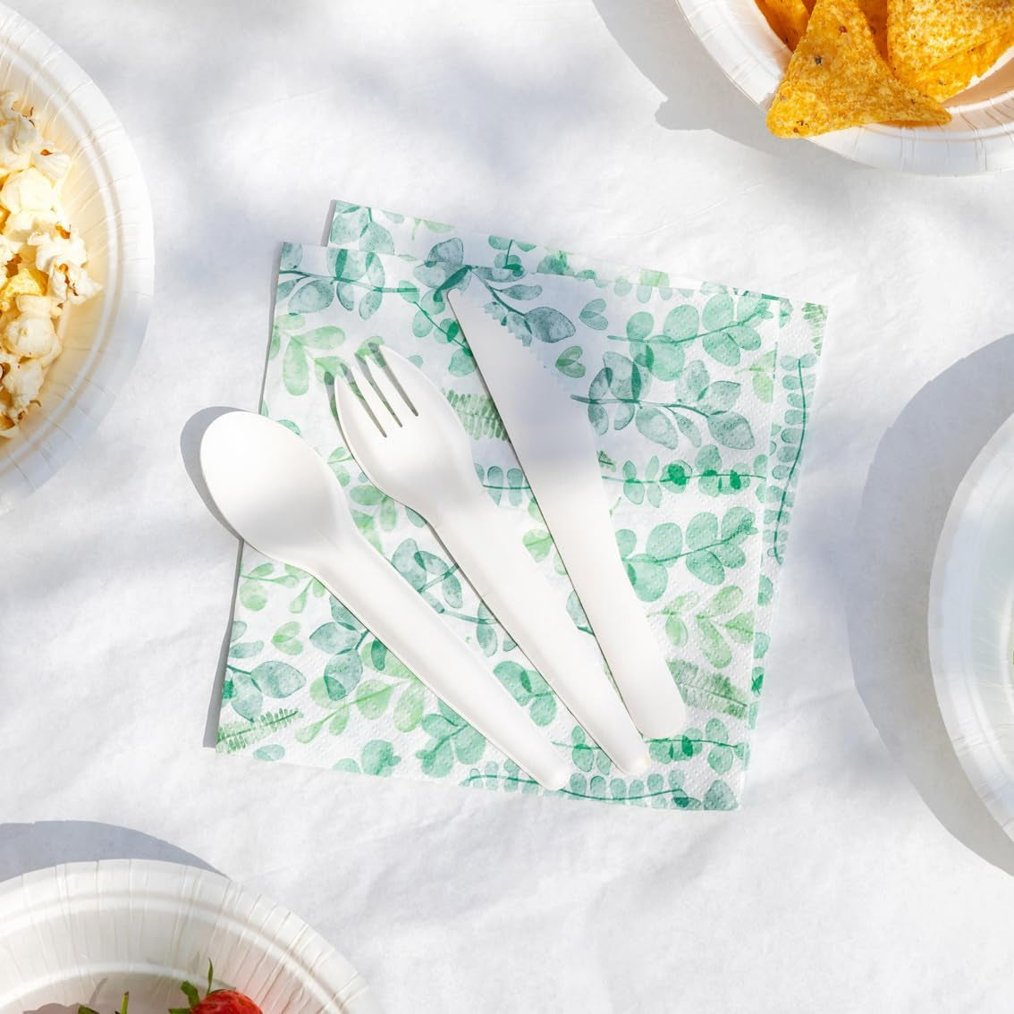 Talking Tables Rodzaj stołu Jednorazowe serwetki Miękkie serwetki papierowe Zielone liście Do użytku weselnego lub codziennego Przyjazny dla środowiska Kompostowalny Możliwość recyklingu Wyprodukowano w UE 2