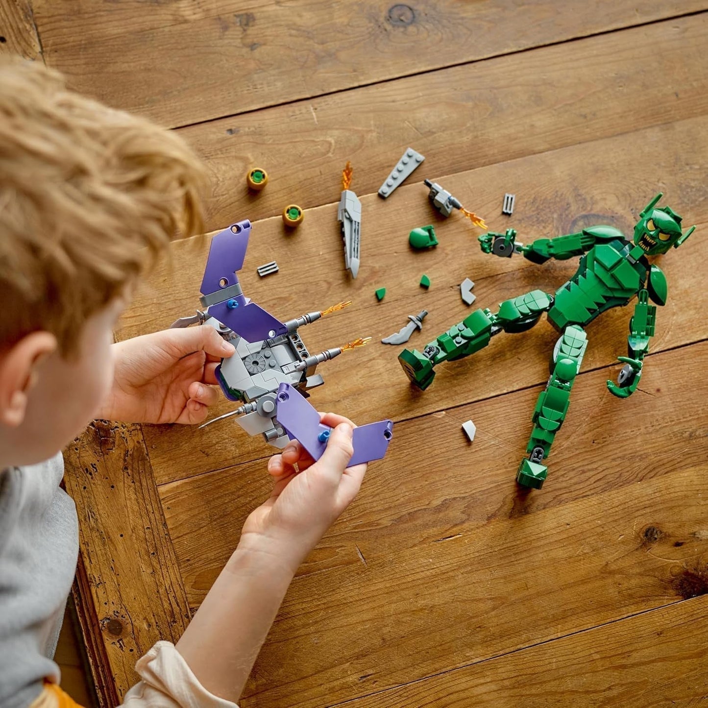 Figurka LEGO Marvel Green Goblin, ruchoma zabawka do budowania superzłoczyńcy dla dzieci w wieku 8+, chłopców i dziewcząt, zestaw Wszechświat Spider-Mana z suwakami i bombami dyniowymi, pomysł na prezent dla superbohatera 76284 Zestawy do budowania Besuche w sklepie LEGO