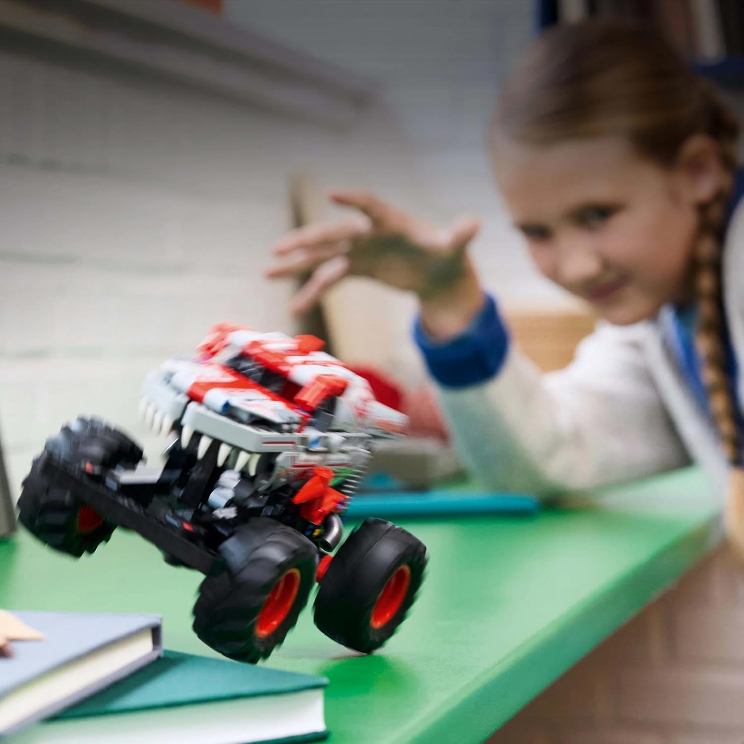LEGO Technic Monster Jam Thunderroarus Wysuwana zabawka Monster Truck Zabawka do budowania dla dzieci Prezent dla chłopców i dziewcząt w wieku 7+ 42200 zestawów do budowania Besuche den LEGO-Store