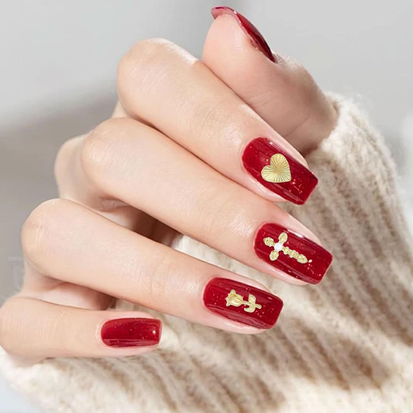 Złote zawieszki do paznokci 80 szt. Krzyżowe serce z różą Dziewica Maryja Klejnoty do paznokci Stop metali Akcesoria do paznokci do Manicure Projektowanie Dekoracje DIY Rzemiosło