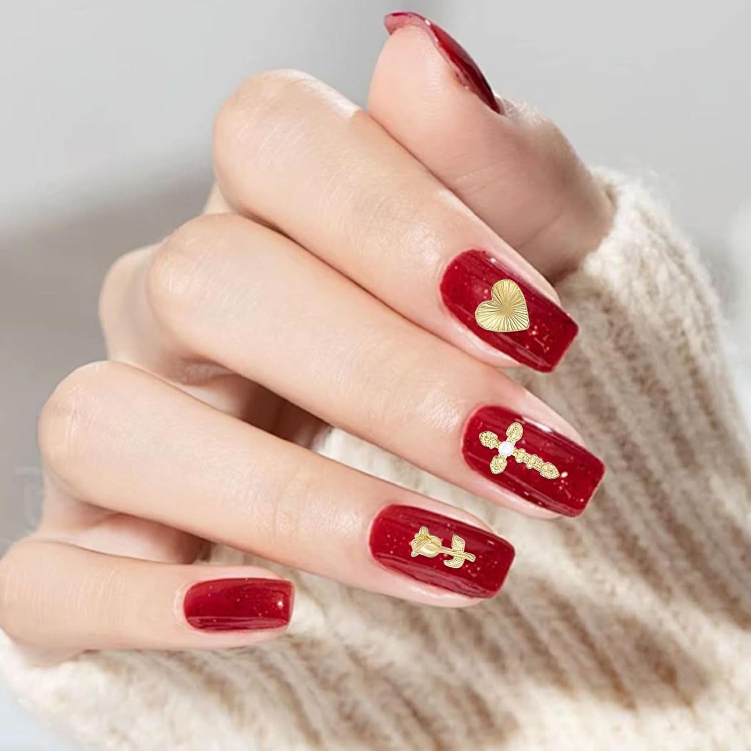 Złote zawieszki do paznokci 80 szt. Krzyżowe serce z różą Dziewica Maryja Klejnoty do paznokci Stop metali Akcesoria do paznokci do Manicure Projektowanie Dekoracje DIY Rzemiosło