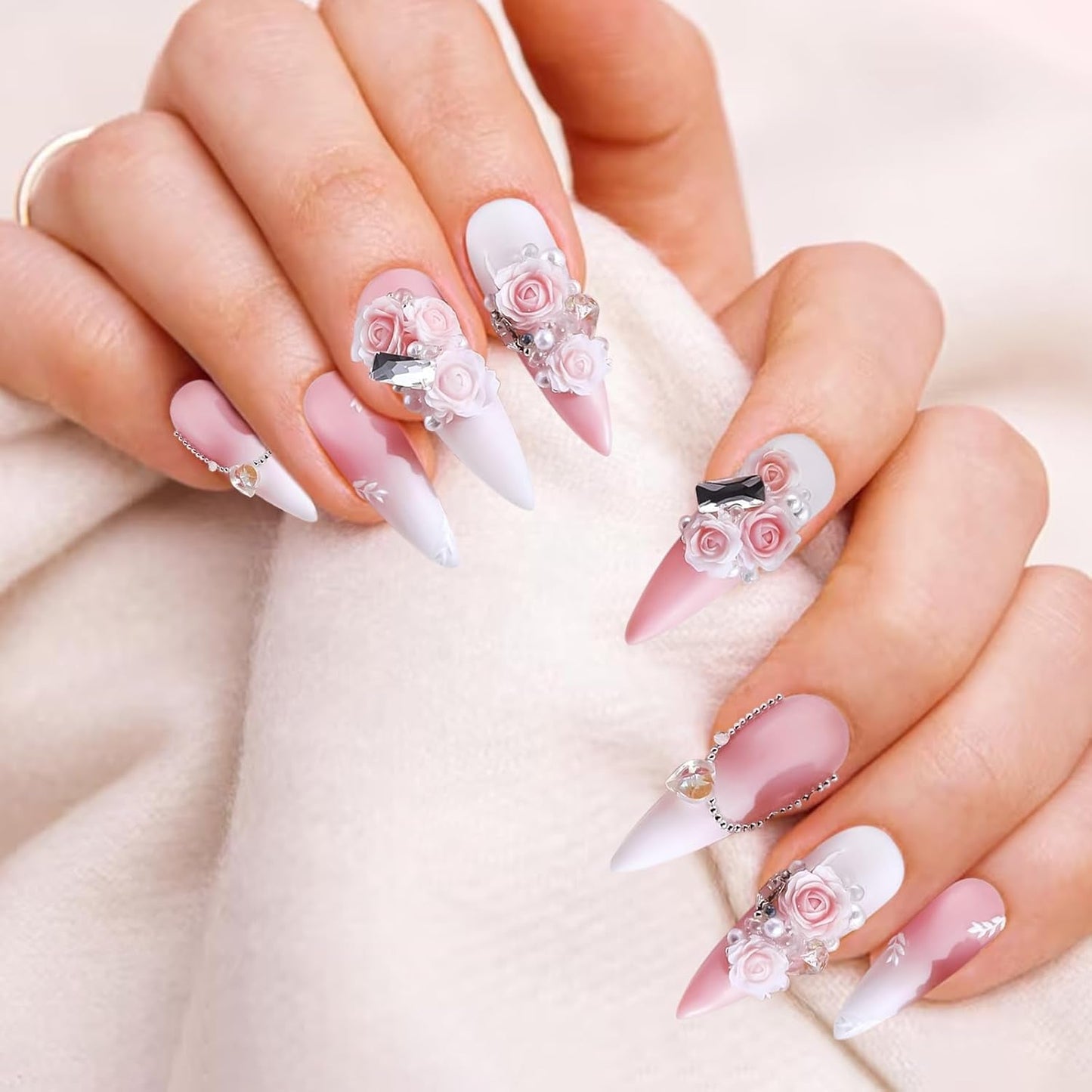 300 Stück Niedlich Blume Nail Charms, 3D Resin Floral Camelie Rose Nägel Charms Mit Perle, Gemischt Größe Bunte Flower Nägel Deko Für Frauen Nail Art Zubehör