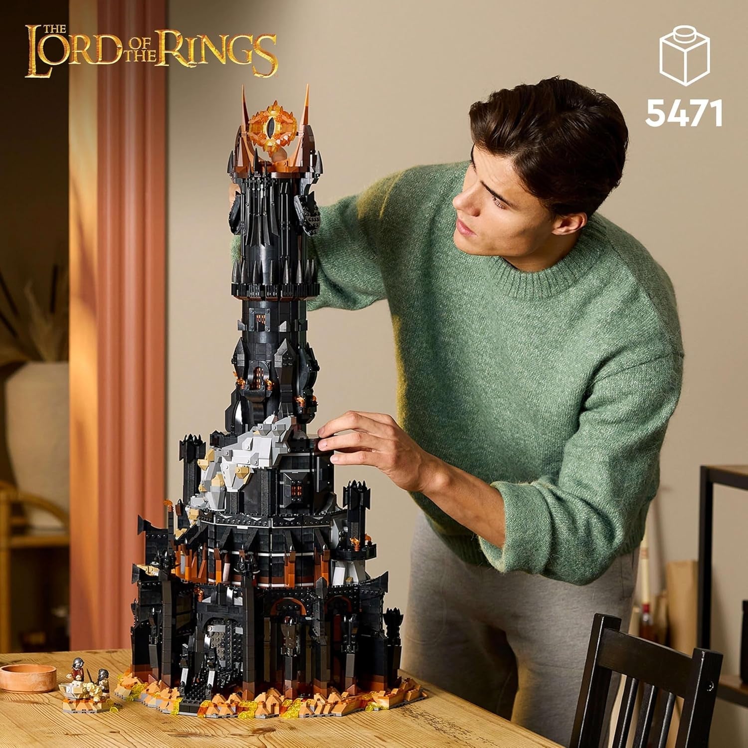 Ikony LEGO Władca Pierścieni: Zestaw do budowania dla dorosłych Barad-Door z minifigurkami Saurona, Gothmoga, Orka, Froda, Sama i Golluma Pamiątki filmowe Kolekcja dla fanów 10333 Zestawy do budowania Szukaj w sklepie LEGO