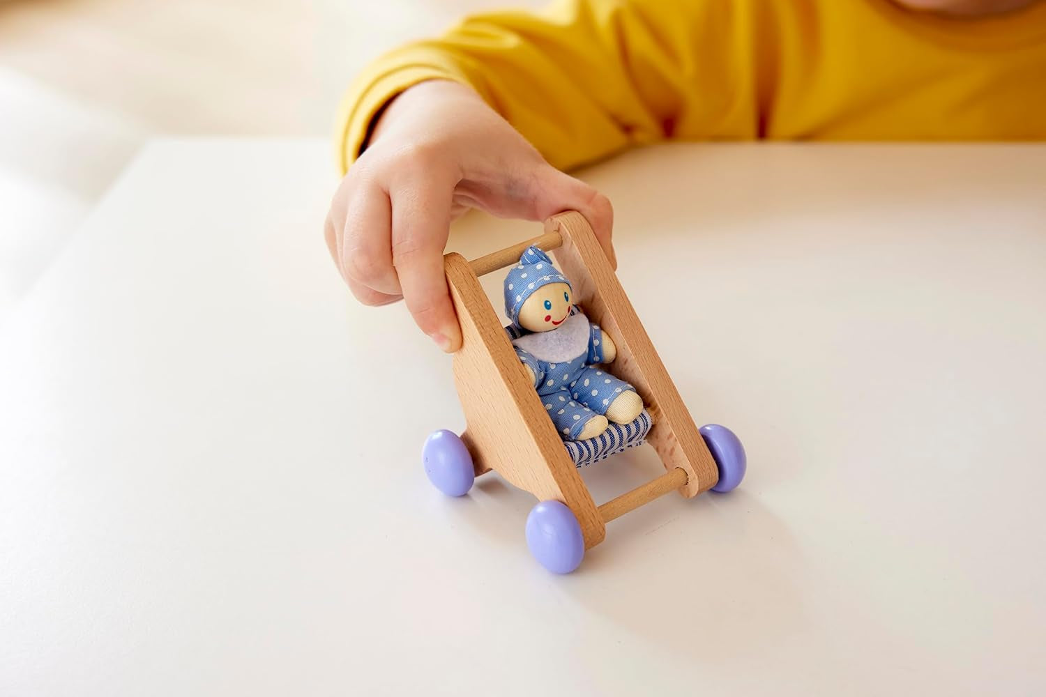 Hape Baby Room - drewniany zestaw do pokoju lalek, mebelki dla lalek, akcesoria do domku dla lalek dla maluchów, miniaturowy pokój dziecięcy z huśtawką i akcesoriami, 3-letnie odgrywanie ról