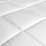 Kołdra z włókna 250 G, mikrofibra, miękka, jedwabista, do łóżek 100, 105 i 110 cm, biała, 180 X 220 cm Kołdry i kołdry Naty Shop
