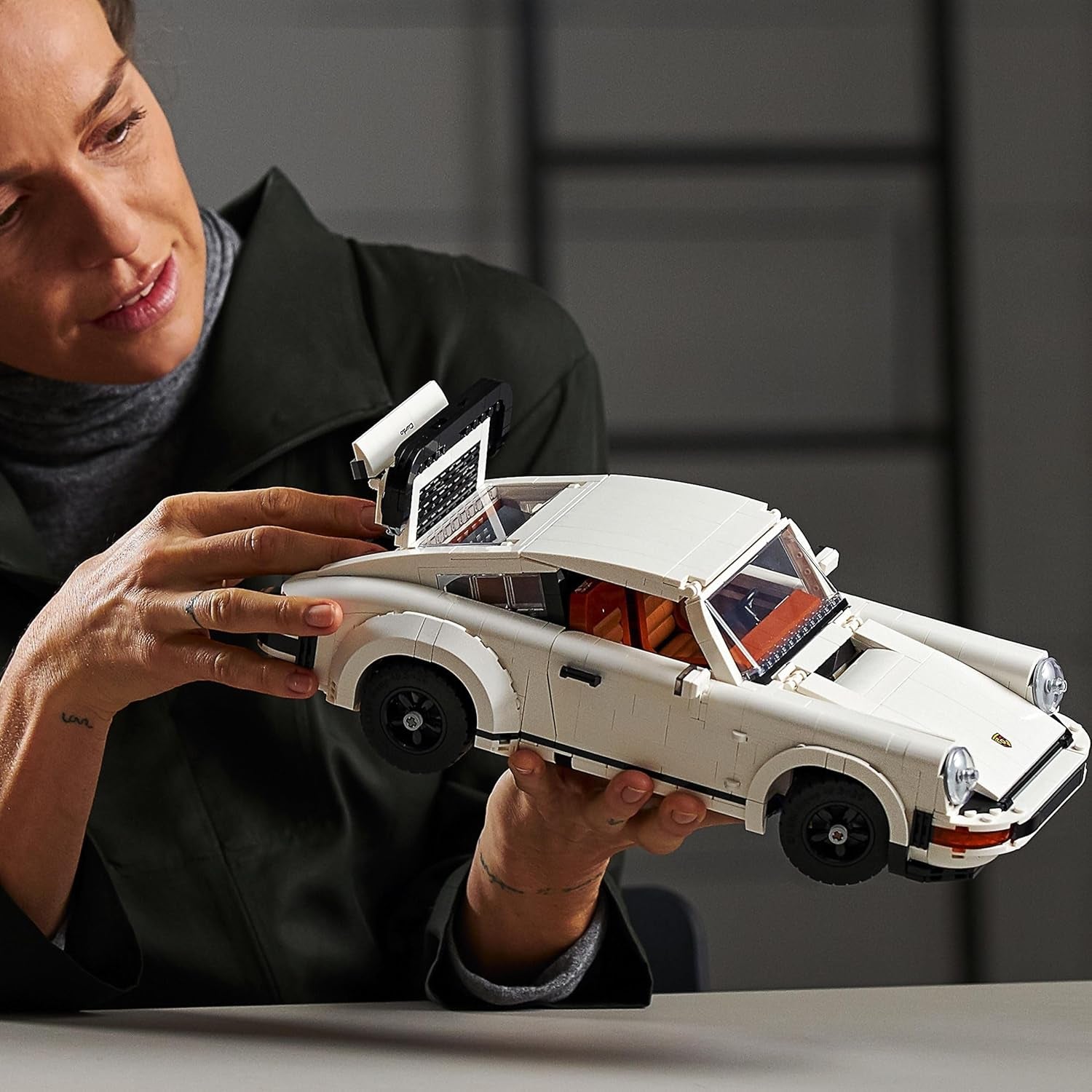 LEGO Icons Model samochodu Porsche 911 dla dorosłych, model samochodu wyścigowego do zebrania 10295 zestawów do budowania w sklepie LEGO