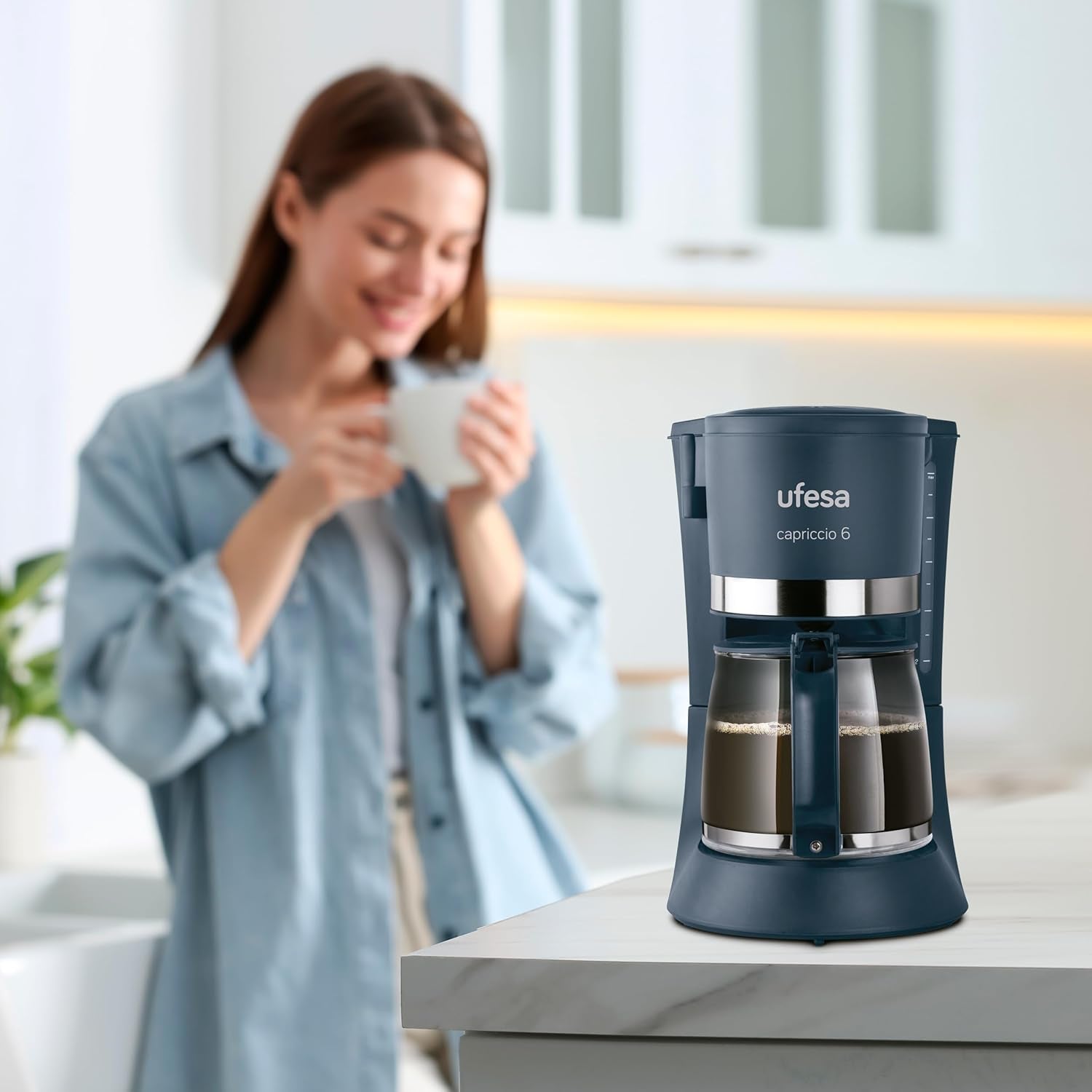 Ufesa CG7114 Capriccio ekspres do kawy przelewowy, 6 filiżanek, 600W, karafka 0,6L, system zapobiegający kapaniu, automatyczne wyłączanie, niebieski