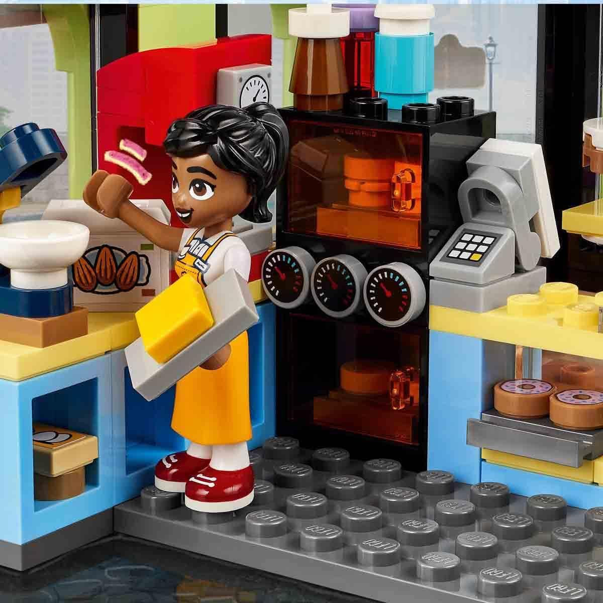 LEGO Friends Kawiarnia w Heartlake, zabawka dla dzieci, zabawkowa piekarnia, pomysł na prezent dla dziewcząt i chłopców w wieku od 6 lat, zestaw 3 figurek do zabawy i figurka psa 42618 Zestawy do budowania Besuche w sklepie LEGO