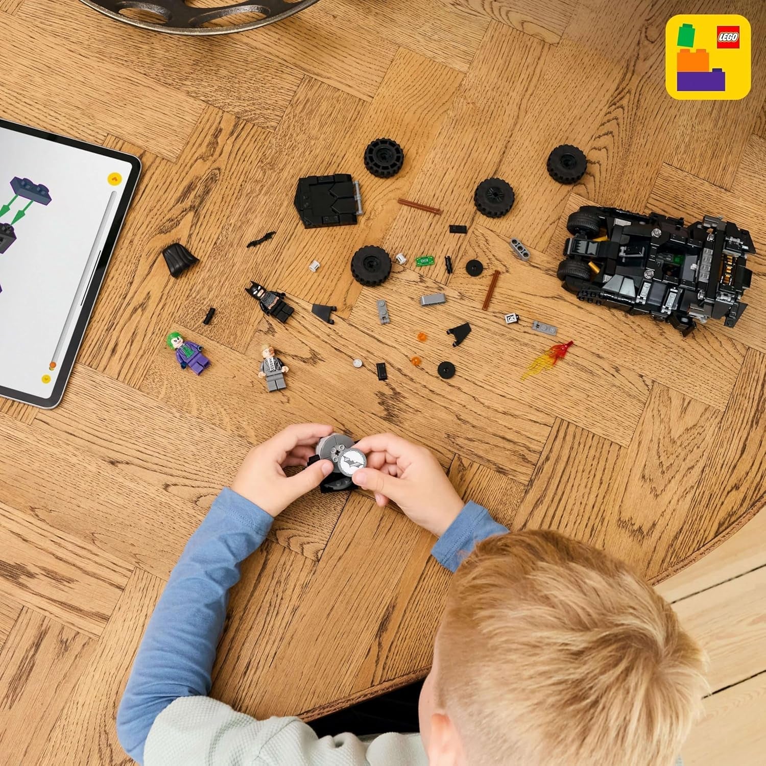 LEGO DC Batman: Kubek Batmana kontra Kubek Batmana Dwie twarze i Joker — zabawka superbohatera z samochodem Batmobil — zestaw z minifigurkami — prezent dla chłopców i dziewcząt od 8 lat 76303 Zestawy do budowania w sklepie LEGO