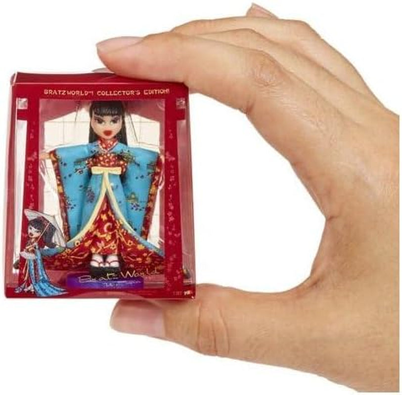 Lalki Bratz Miniverse MGA's Y2K Nostalgia Flashback Minis z limitowanej edycji - PAKIET NIESPODZIANKI - 2 mini lalki Bratz i gablota - świetny prezent dla dzieci i kolekcjonerów 6+