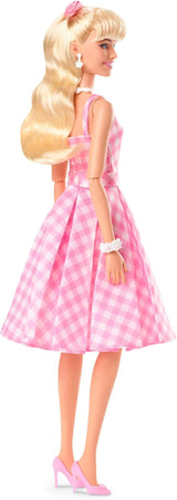 Lalka Barbie Lalka filmowa w różowo-białej sukience i naszyjniku w kształcie stokrotki Margot Robbie Kolekcjonerska zabawka dla 3 lat HPJ96