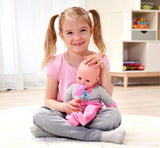 Simba 105140066 - Laura Interactive, lalka o miękkim ciele, o zaspanych oczach, bełkocząca przy ruchu, pijąca z butelki i zasypiająca, 40 cm, lalka bobas dla dzieci od 2 lat