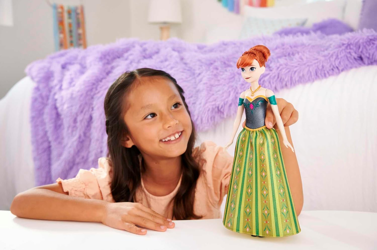Mattel Disney Frozen Singing Anna Doll - 30-sekundowy fragment piosenki, klasyczny strój zamkowy, odpinana miękka spódnica, czesane włosy, dla dzieci w wieku 3+, wersja niemiecka, HMG41