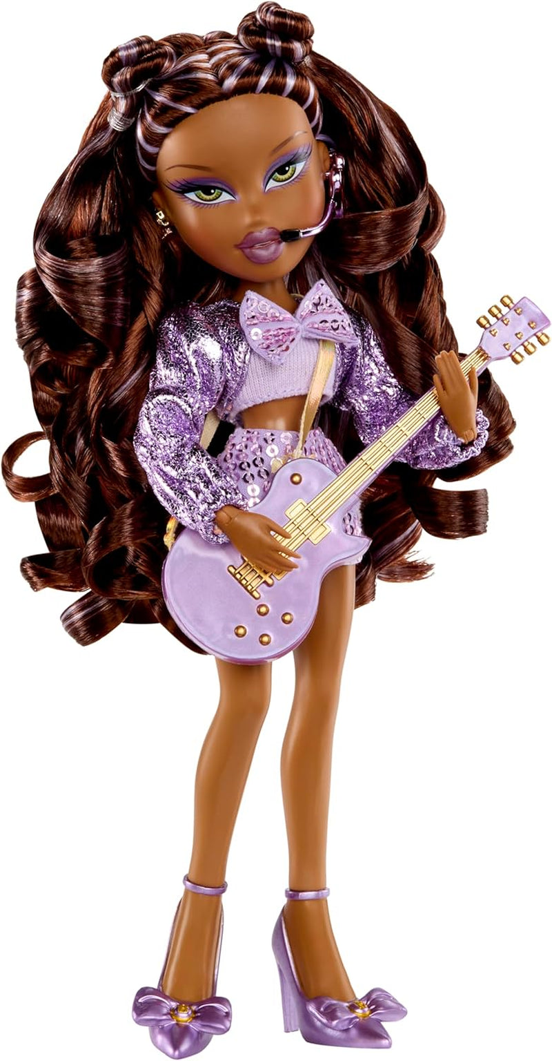 BRATZ Pop Starz Sasha – modna lalka z kolekcjonerskim breloczkiem do kluczy, strojem i akcesoriami muzycznymi