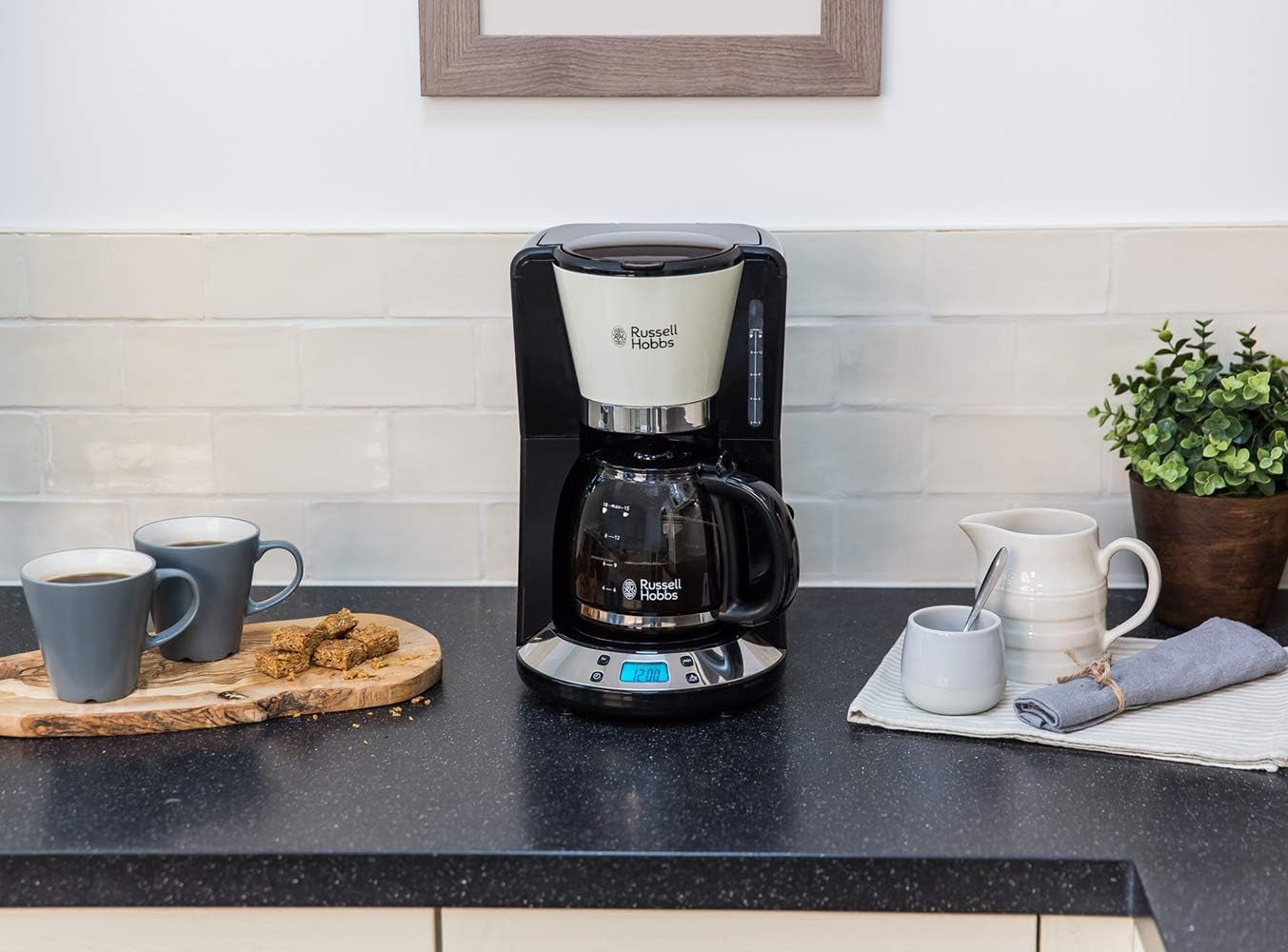 Ekspres do kawy Russell Hobbs [cyfrowy minutnik, słuchawka prysznicowa zapewniająca optymalną ekstrakcję i aromat] Colors+ Creme (1 do 10 filiżanek, szklana karafka 1,25 l, płyta grzewcza, 1100 W) Ekspres do kawy z filtrem 24033-56
