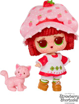 LOL niespodzianka! Loves Strawberry Shortcake Tots - Kolekcjonerskie pachnące lalki z 7 niespodziankami, zwierzakiem, modą, butami, kapeluszem, zestawem do zabawy z truskawkowym ciastkiem Cabrio, wiek 4+