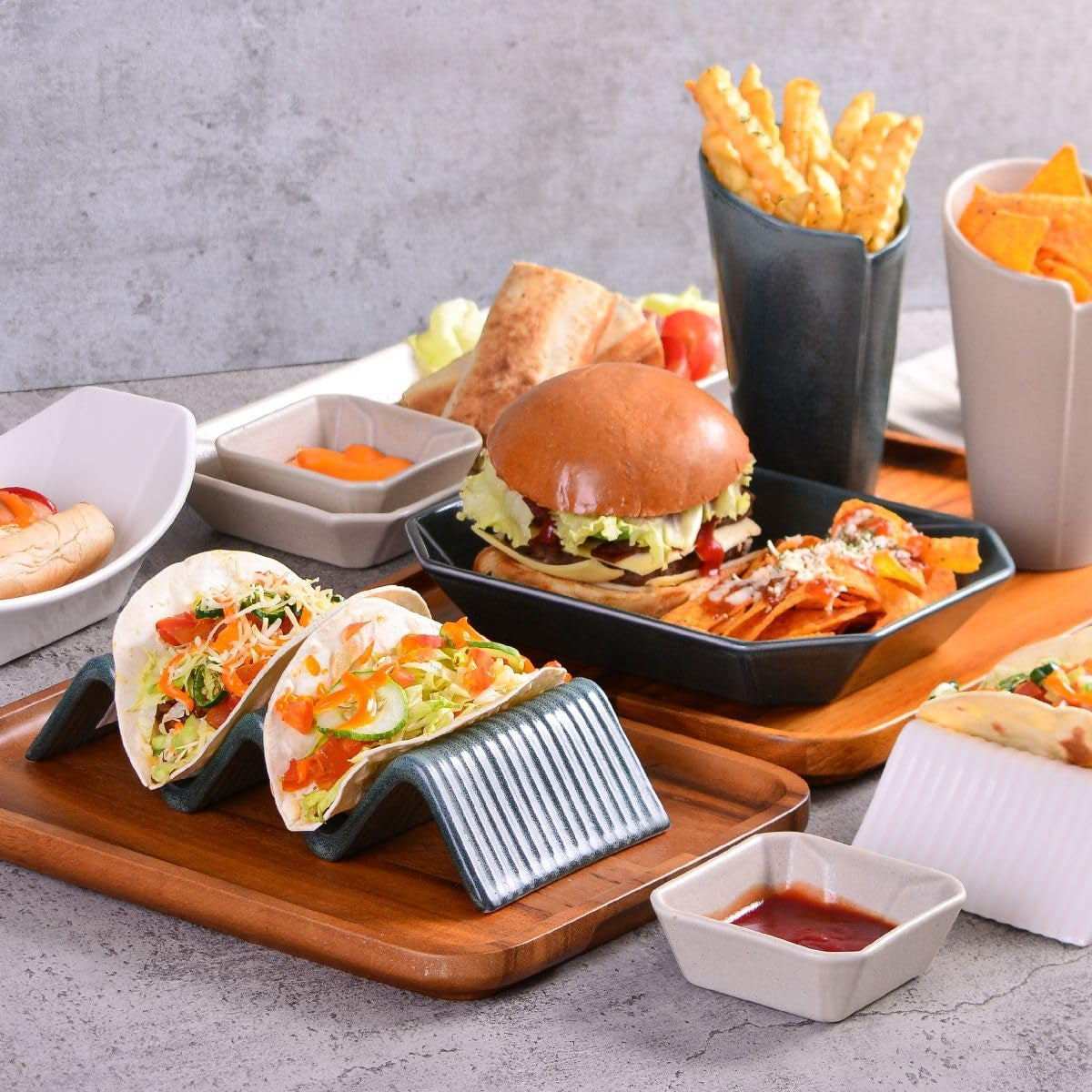 CreaTable, 33984, seria Street Food, zestaw naczyń obiadowych dla 2 osób, stojak Street Taco 2 z kamionki, można myć w zmywarce i używać w kuchence mikrofalowej, jakość produkcji