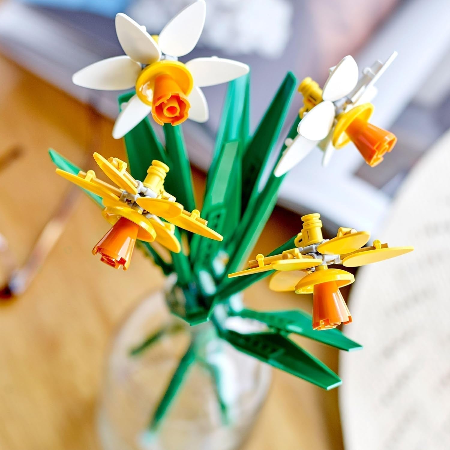 Żonkile LEGO Botanicals - Wielkanocne prezenty dla dziewcząt i chłopców - Sztuczne kwiaty dla dzieci - Bukiet kwiatów jako dekoracja pokoju lub biura - Prezent dla kobiet - 40747 Zestawy do budowania Besuche den LEGO-Store