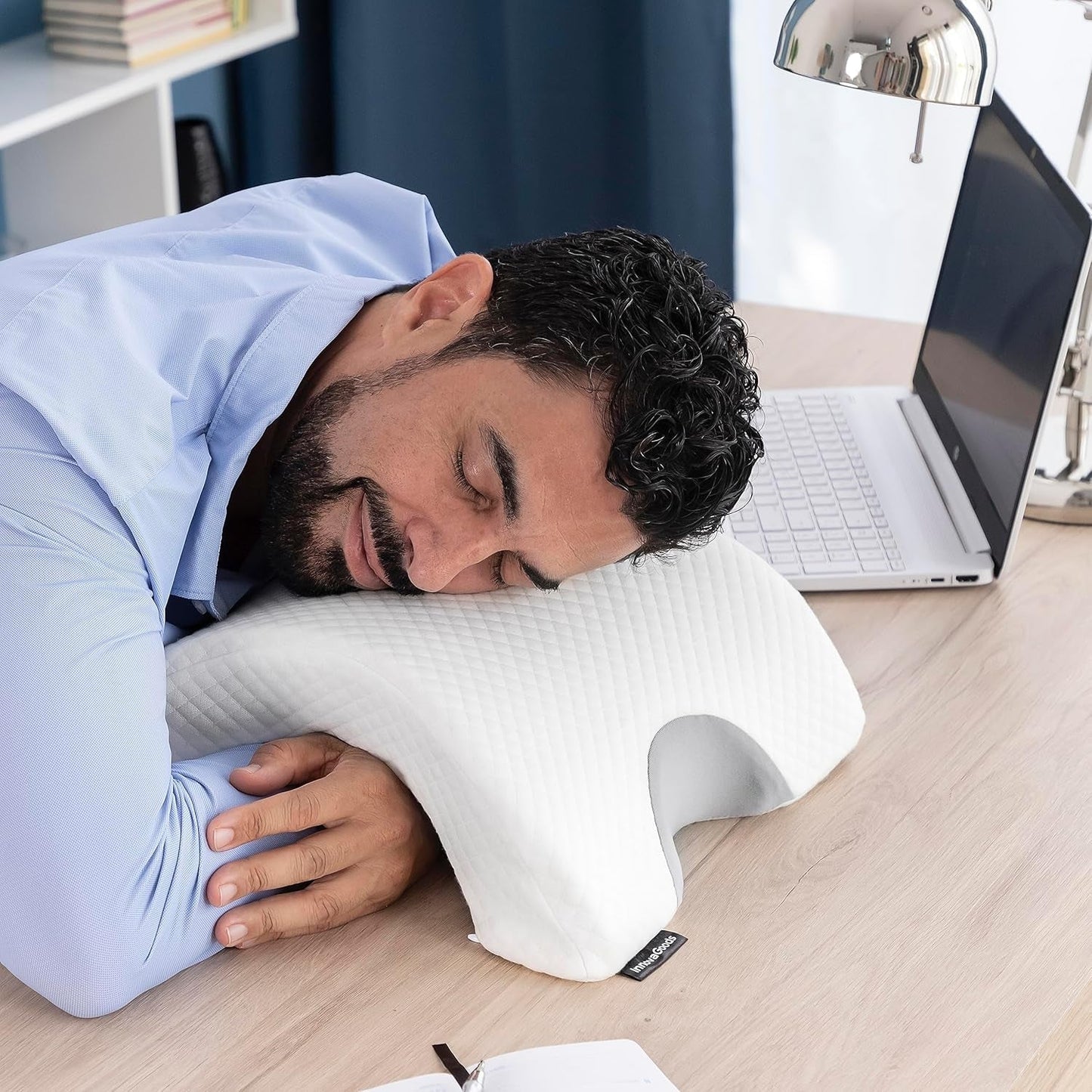 InnovaGoods - Wiskoelastyczna poduszka szyjna dla par, Ergonomiczny kształt dla relaksu dla par, Pianka z pamięcią kształtu do łagodzenia ucisku, Zdejmowane pokrycie, Biała, 36 x 12,5 x 30,5 cm, Pianka z pamięcią kształtu