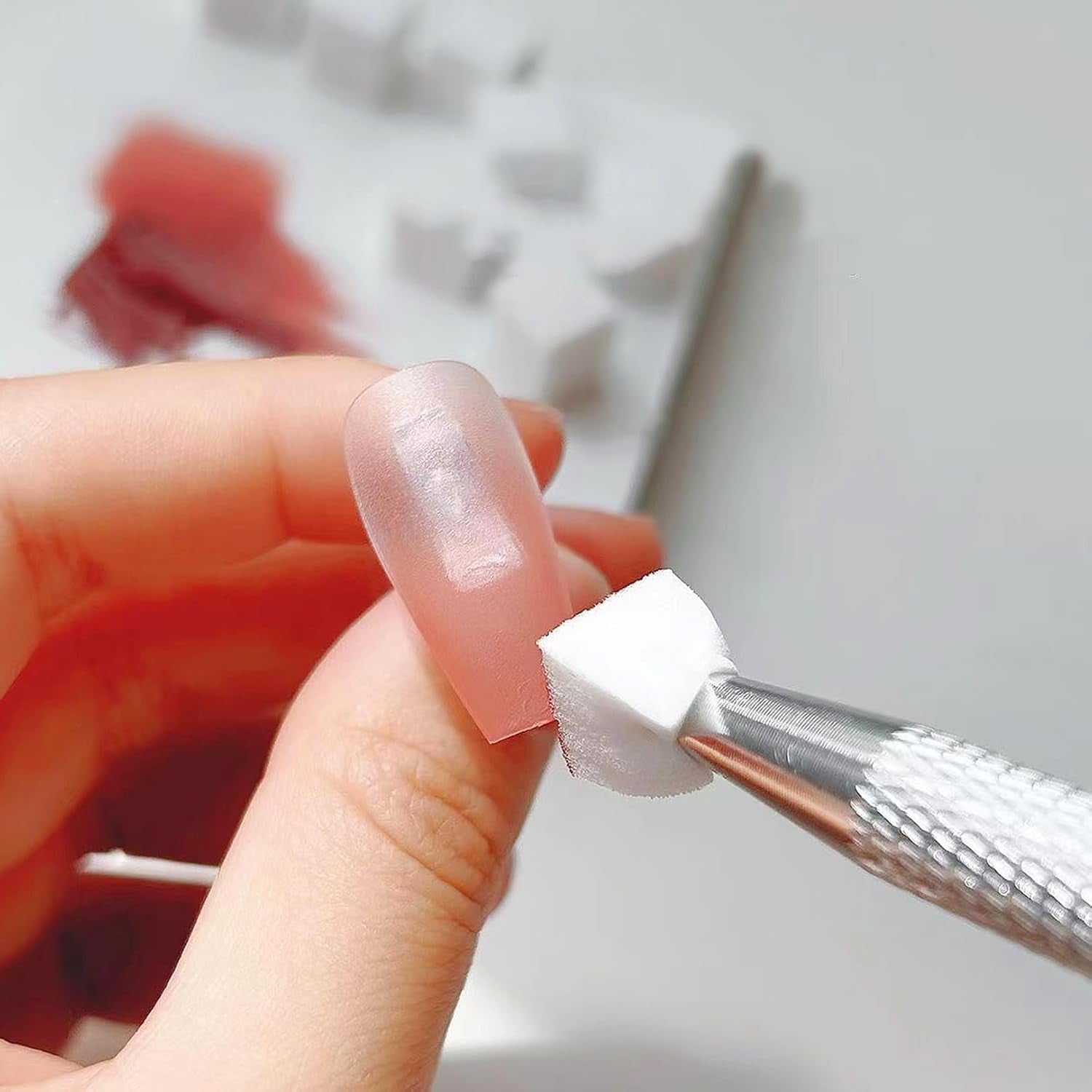 100 Stück Nail Art Schwamm Mit Piercing Zange, Nail Art Zubehör Schwamm Mit Piercing Kugel Aufdreher, Gąbkowy aplikator pędzelkowy, Nagelkunst-Rendering-Werkzeuge, Für Gradient Nail Art Patterns Erstellen.