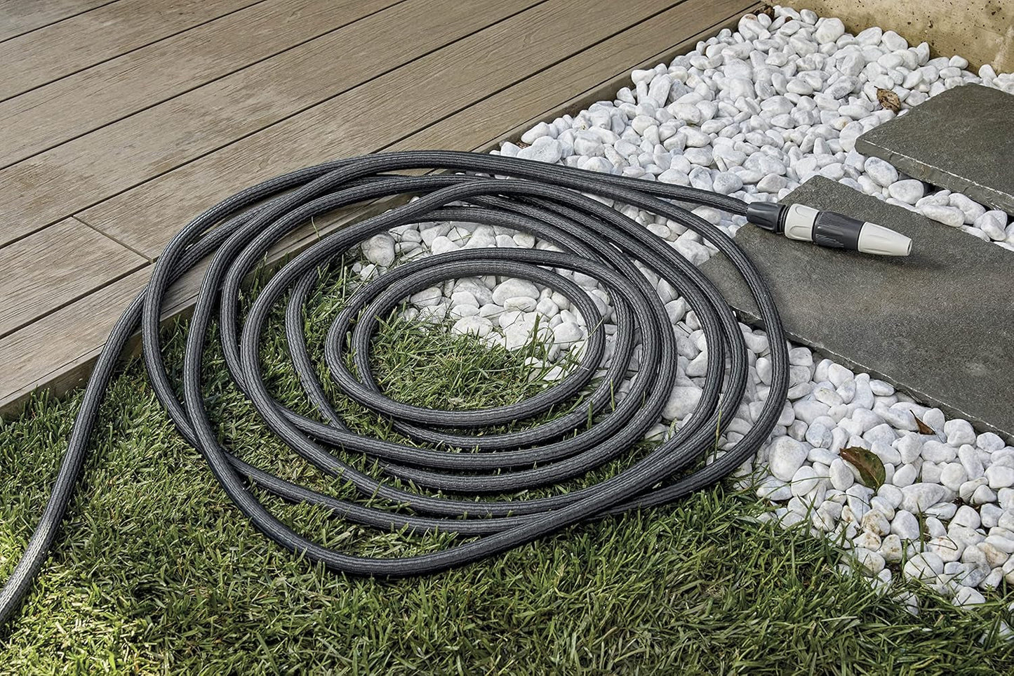 GF SRL, Aquapop Grey Easy 10, samorozciągający się wąż w oplocie o długości 10 metrów, wyprodukowany we Włoszech, z mini opryskiwaczem ogrodowym i złączami do nawadniania ogrodu, kolor ciemnoszary