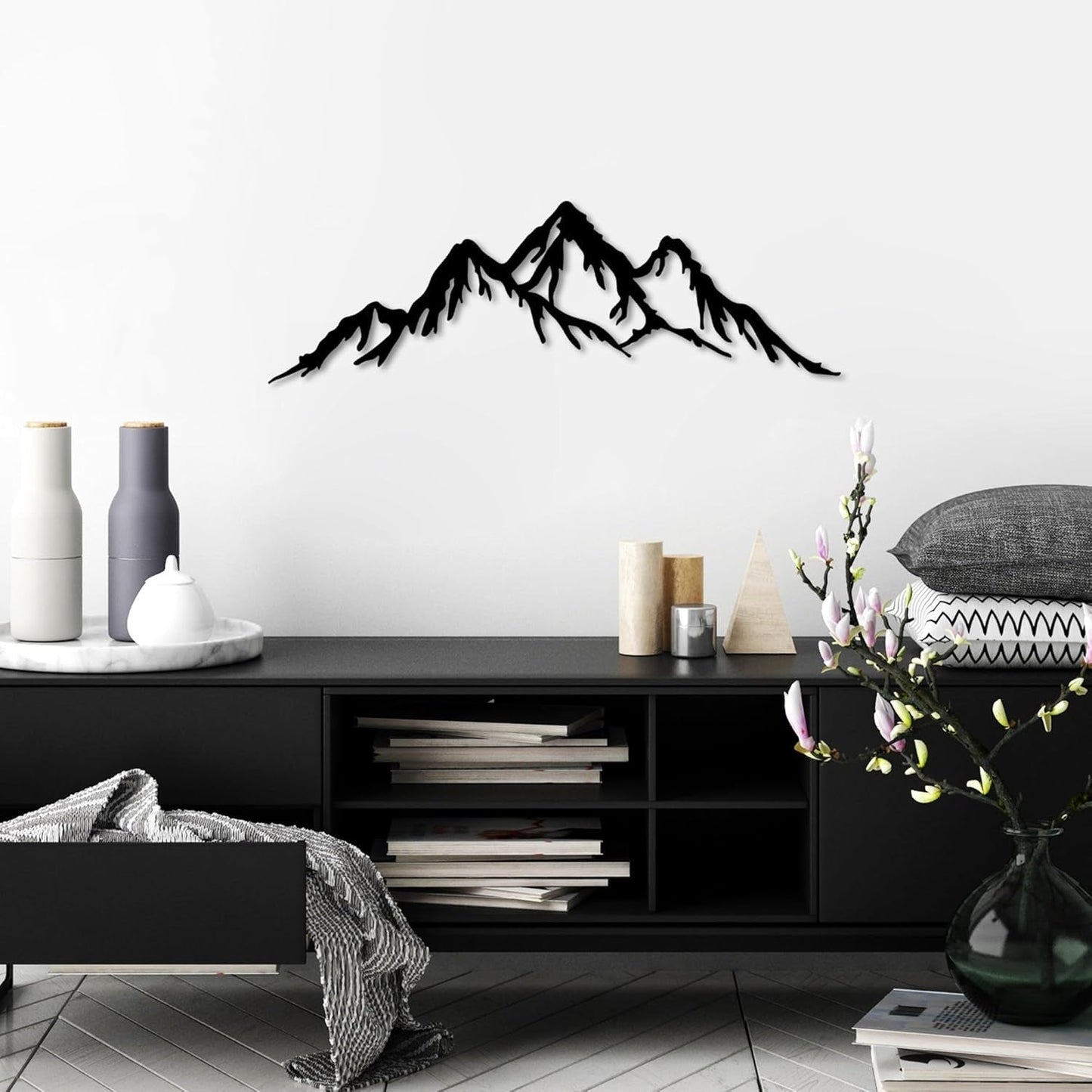 Elegancki czarny metalowy dekoracyjny dodatek ścienny, 70 x 22 cm | 100% metalu (grubość 1,5 mm) | Łatwy montaż na ścianie | Idealny do nowoczesnej dekoracji statuetek i rzeźb Naty Shop Tytuł domyślny
