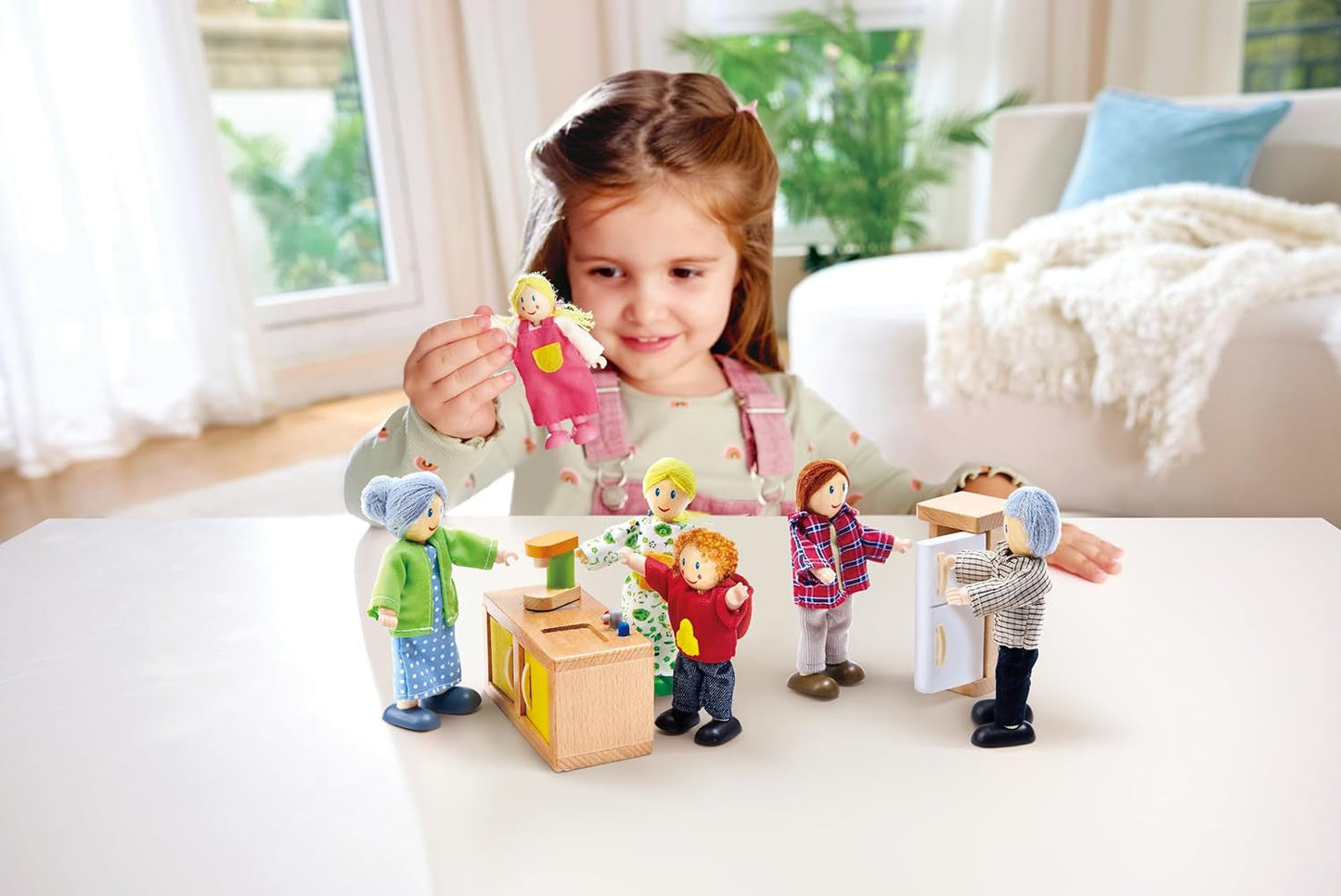 Nagradzany zestaw domków dla lalek Hape Doll Family, unikalne drewniane akcesoria do domku dla lalek, pomysłowa zabawa, 6 członków rodziny lalek, wiek od 3 lat