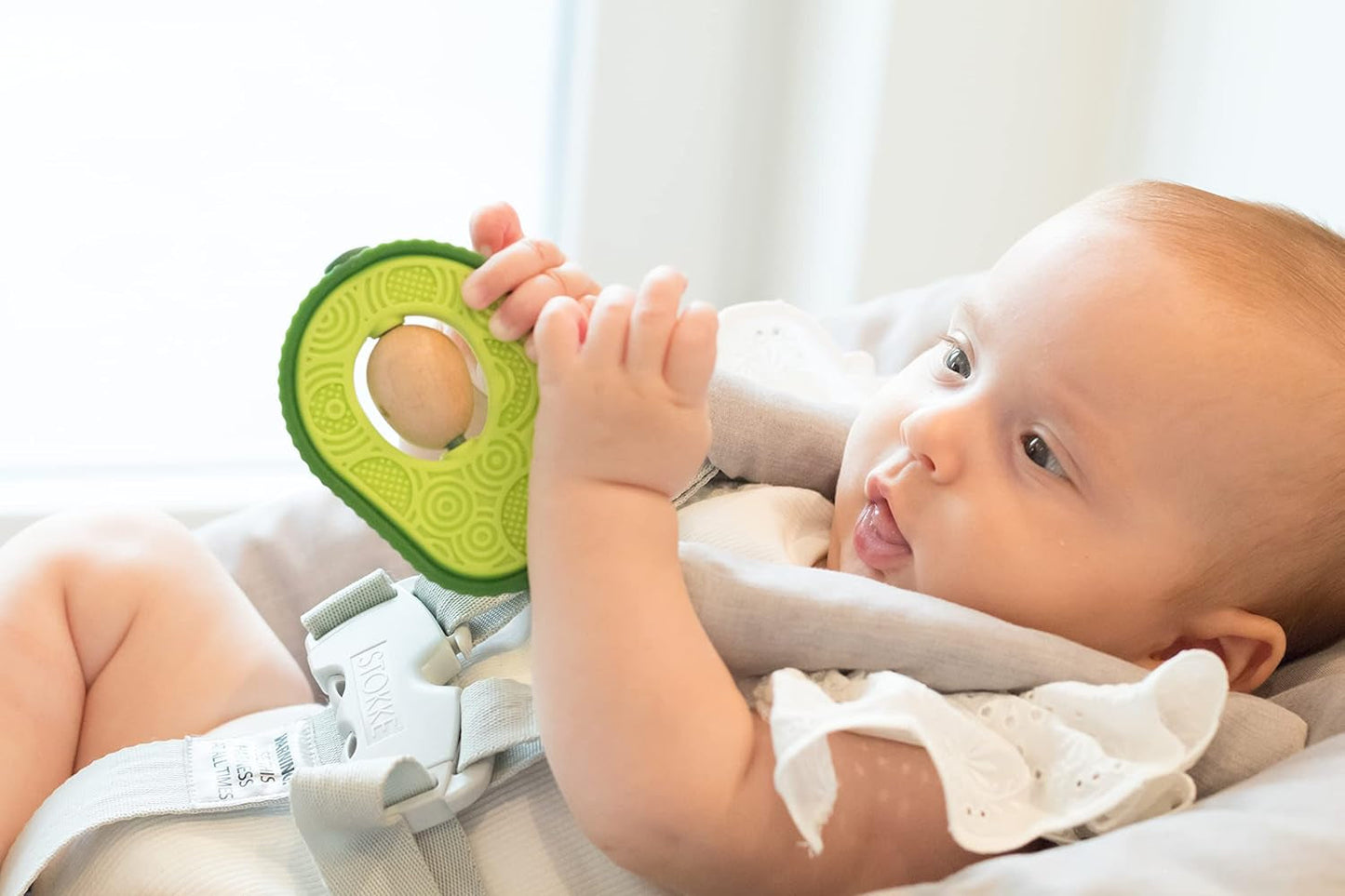 Nuby - Gryzak z awokado - Gryzak z silikonu i drewna - Obrotowy drewniany rdzeń - Zabawka ząbkująca dla niemowląt i małych dzieci - Pomoc przy ząbkowaniu - Bez BPA - powyżej 6 miesięcy