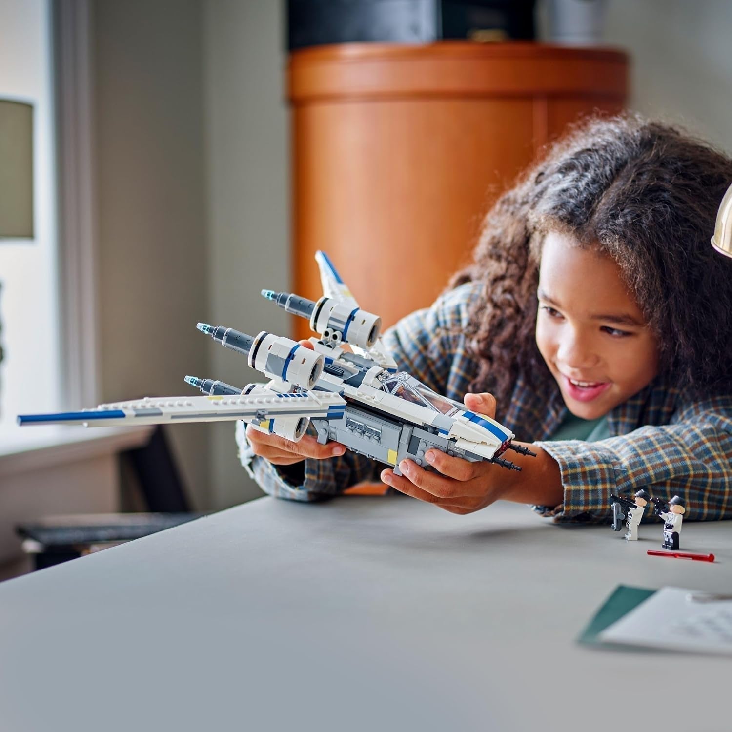 LEGO Star Wars 75399 Rebeliancki myśliwiec U-Wing Starfighter — zabawka z funkcją wahadłowego skrzydła i trzema minifigurkami, w tym figurką Cassiana Andora i droida K-2SO — prezent dla chłopców w wieku od 8 lat i fanów Andora z sezonu 2 Zestawy do budowania Beuche den LEGO-Store