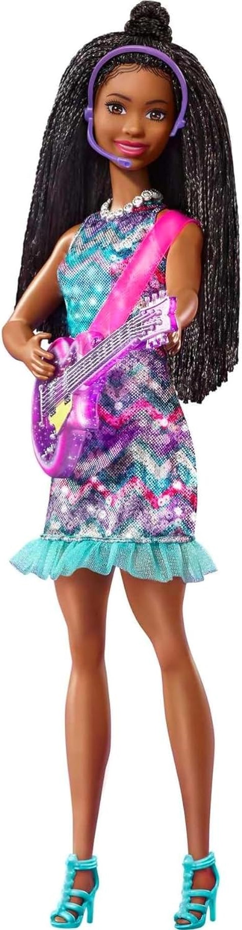 Barbie GYJ22 - Big Dream Brooklyn Doll Bezpłatna scena (ok. 30 cm, brązowe warkocze) z filmowymi piosenkami, światłami, mikrofonem i akcesoriami, prezent dla dzieci w wieku 3 lat i więcej Naty Shop Modern Dolls