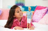 Lalka Barbie Ken Fashionistas - koszulka z nadrukiem kaktusa i palmy, białe spodenki i tenisówki, idealna na przygody z przyjaciółmi i spacery po mieście, dla dzieci w wieku od 3 lat i starszych, lalki HJT10 Naty Shop