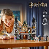 LEGO Harry Potter Malfoy Family Country Estate, fantastyczna zabawka do kolekcjonowania i eksponowania, prezent dla chłopców, dziewcząt i fanów świata czarodziejów, pomysł na prezent z 9 minifigurkami 76453 Zestawy do budowania Besuche den LEGO-Store