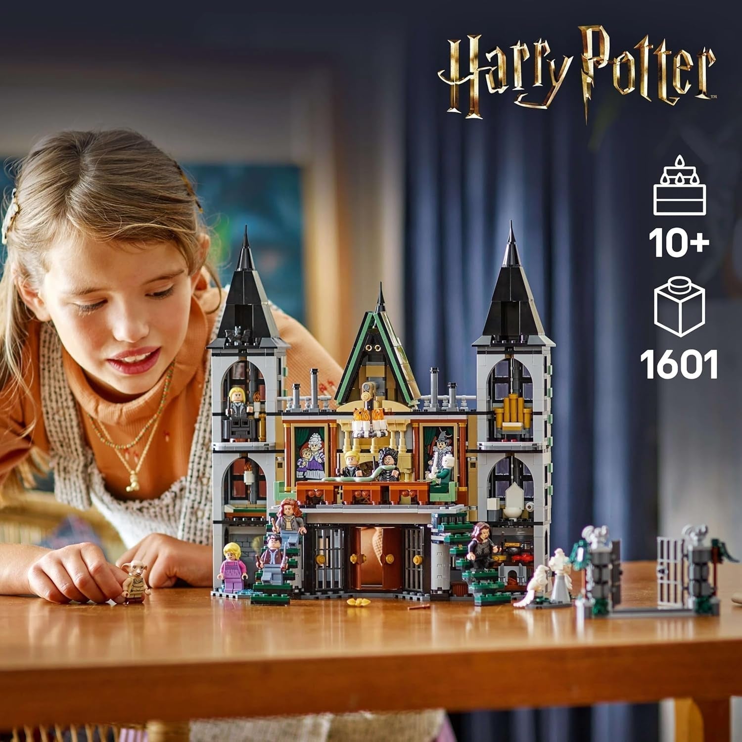 LEGO Harry Potter Malfoy Family Country Estate, fantastyczna zabawka do kolekcjonowania i eksponowania, prezent dla chłopców, dziewcząt i fanów świata czarodziejów, pomysł na prezent z 9 minifigurkami 76453 Zestawy do budowania Besuche den LEGO-Store