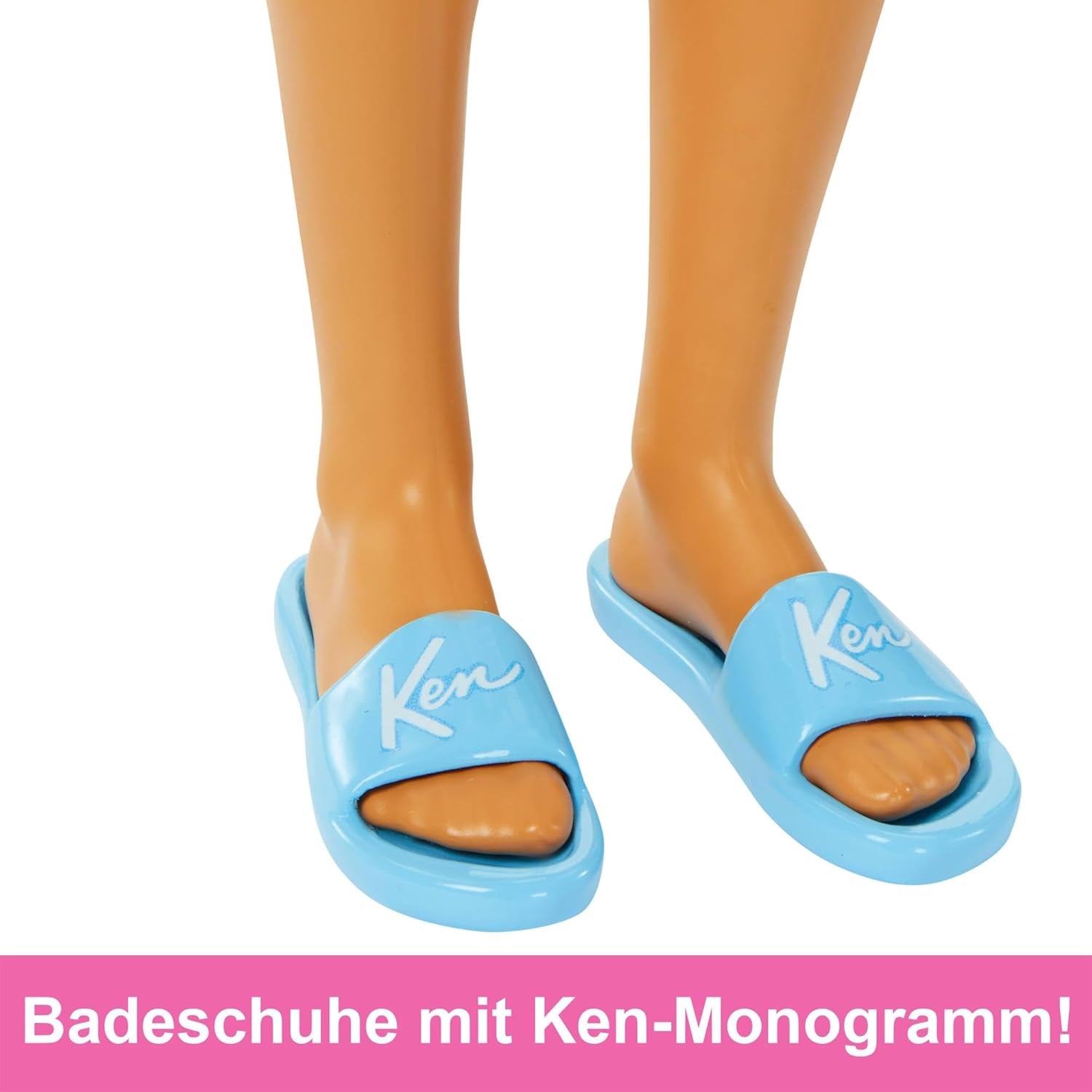 Barbie Ken – lalka blondynka w niebieskiej koszuli i fartuchu kąpielowym, akcesoria plażowe i piłka plażowa do kreatywnej zabawy, od 3 lat, HPL74