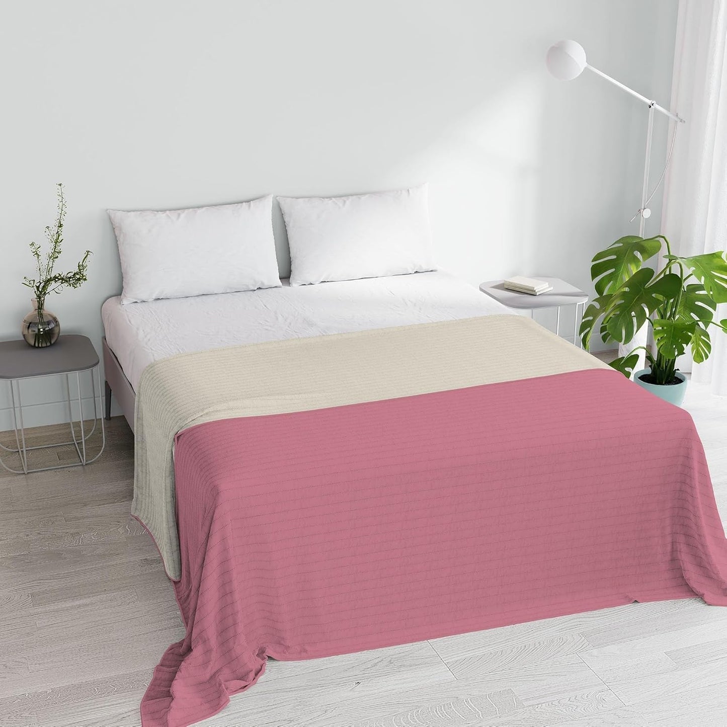 Pomarańczowa/rdzawa Kołdra letnia z mikrofibry na łóżko podwójne 250 X 250 Cm Kołdry i kołdry Naty Shop Różowy/kremowy Małżeński 250X250Cm