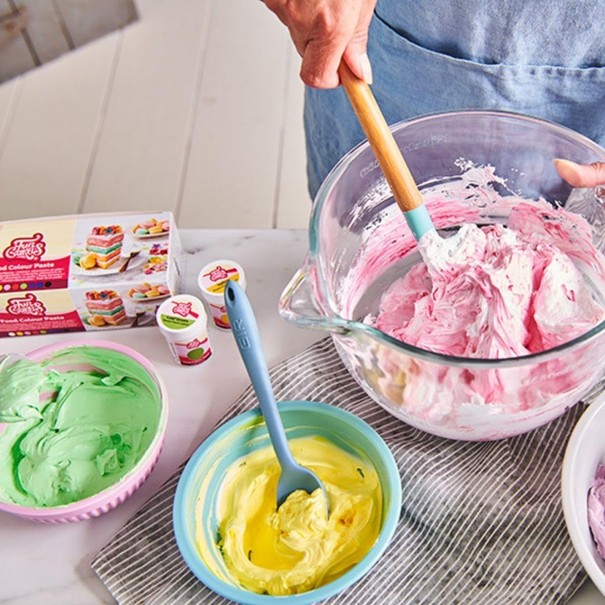 Funcakes Paste Colorants Zestaw barwników spożywczych, 8 sztuk: Skoncentrowany barwnik spożywczy do ciasta, kremu, kremówki, marcepanu, ciasta, pasty modelarskiej i pasty kwiatowej. Halal.