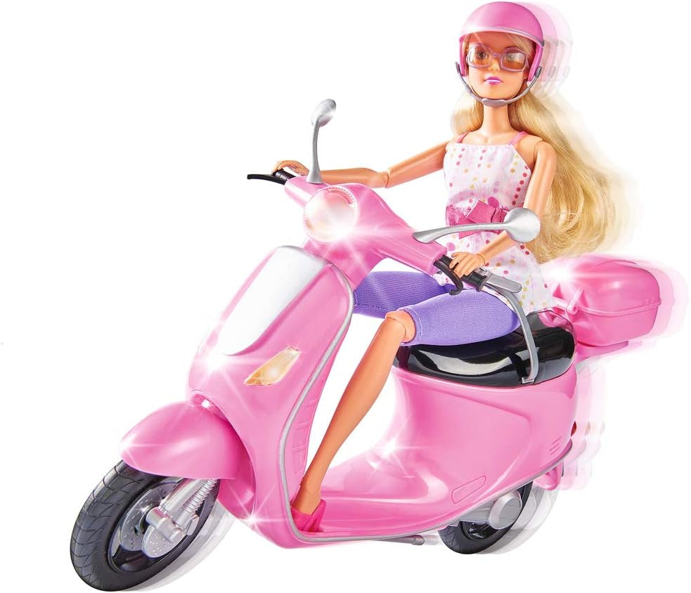 Simba 105730282 - Steffi Love Chic City Scooter, Steffi z różową hulajnogą z kaskiem i przegródką na kask, lalka modowa, 29 cm, dla dzieci w wieku 3+
