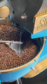 Cafe Quindio Specialty Coffee - 100% ziaren kawy Arabica, Kolumbia - z naturalnymi nutami słodkiej wanilii (250g) - idealna do kawy przelewowej, ekspresów kolbowych lub French Press