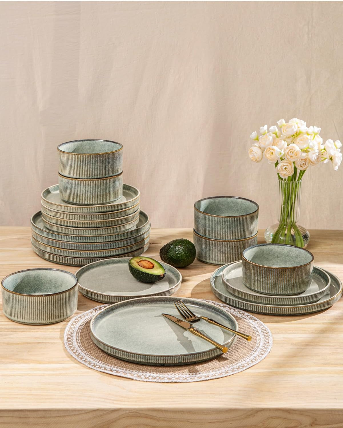 GBhome Ceramiczny zestaw obiadowy dla 6 osób 18 sztuk Reaktywna glazura Ręcznie wykonany zestaw naczyń porcelanowych Zestaw misek i talerzy można myć w kuchence mikrofalowej i zmywarce