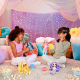 Lalka Rainbow High Junior High PJ Party - fioletowa - 22 cm z miękkim kombinezonem, kapciami i akcesoriami do zabawy - Zabawka dla dzieci - Idealna dla dzieci w wieku 4-12 lat