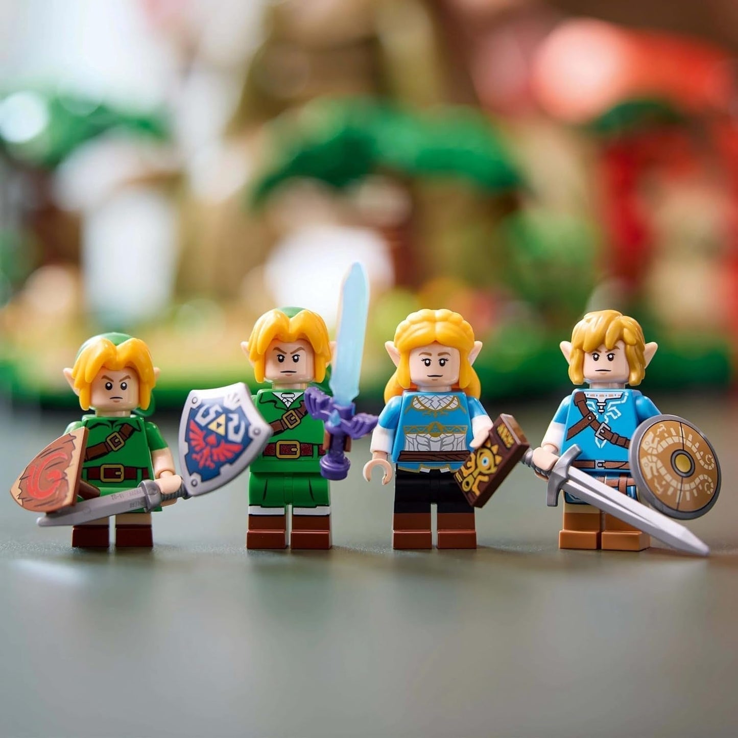 LEGO The Legend of Zelda Deku Tree 2-w-1 — element kolekcjonerski z minifigurkami Księżniczki Zeldy i 3 Linkami — zestaw do budowania dla dorosłych i pomysł na prezent dla fanów gier wideo — 77092 Zestawy do budowania Besuche den LEGO-Store
