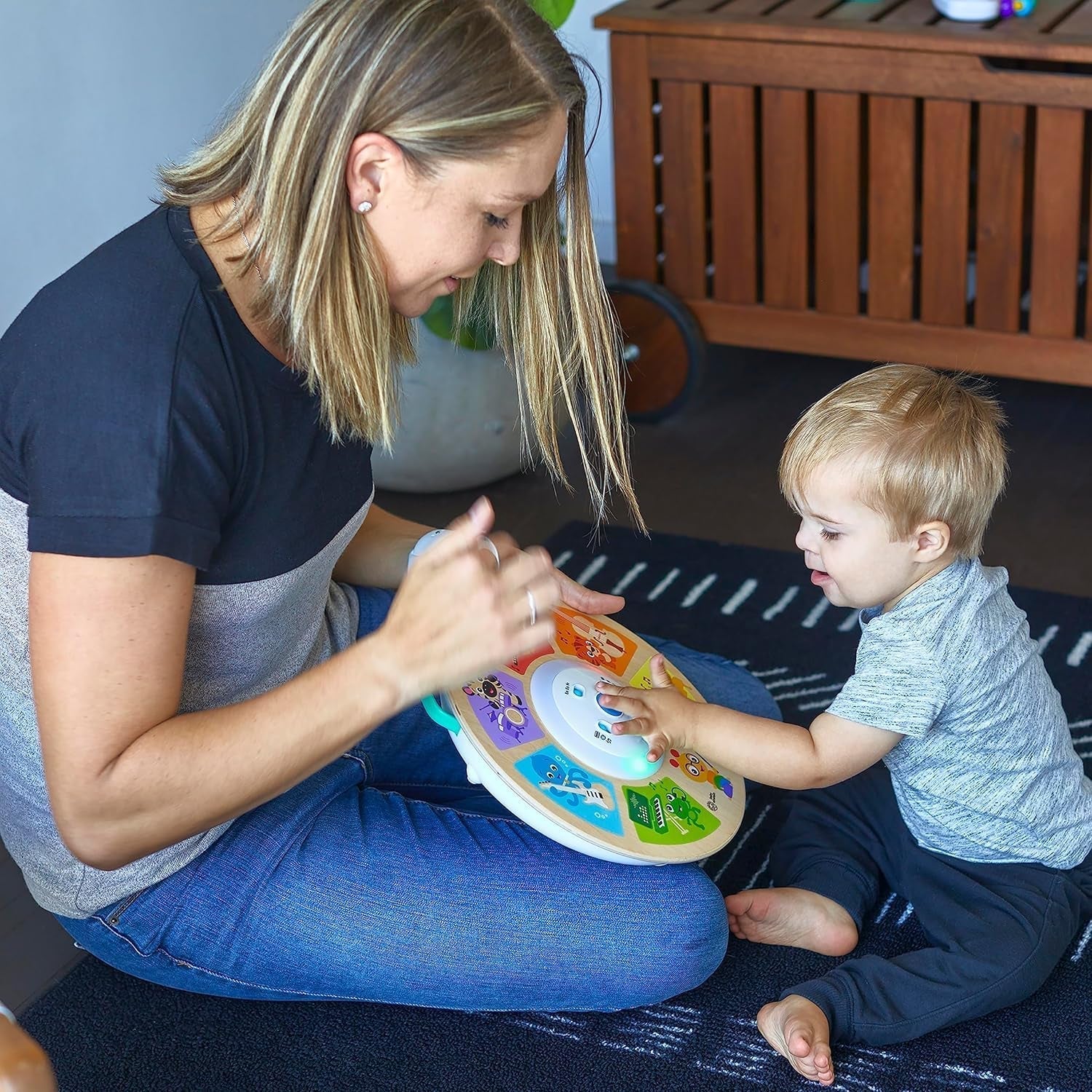 Mały Einstein, Hape, Cal's Smart Sounds Symphony Magic Touch Drewniana elektroniczna zabawka aktywna w 3 językach (angielskim, francuskim i hiszpańskim), 3 tryby, od 6 miesiąca życia Zabawki dla dzieci Naty Shop